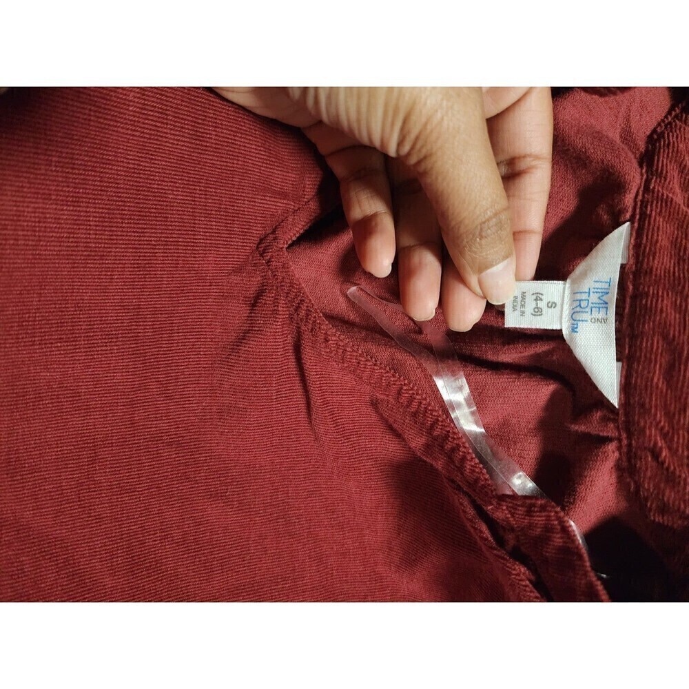 Time and Tru Women's Rich Red Puff Sleeve Corduroy Top - Picture 6 of 6